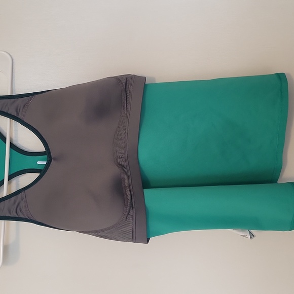 Nike dry fit tank with built in bra!!! - Picture 7 of 9